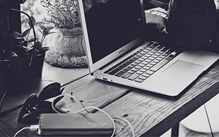 天天影院对照一下更稳：盯住前提藏在哪里，顺手把关键句圈出来